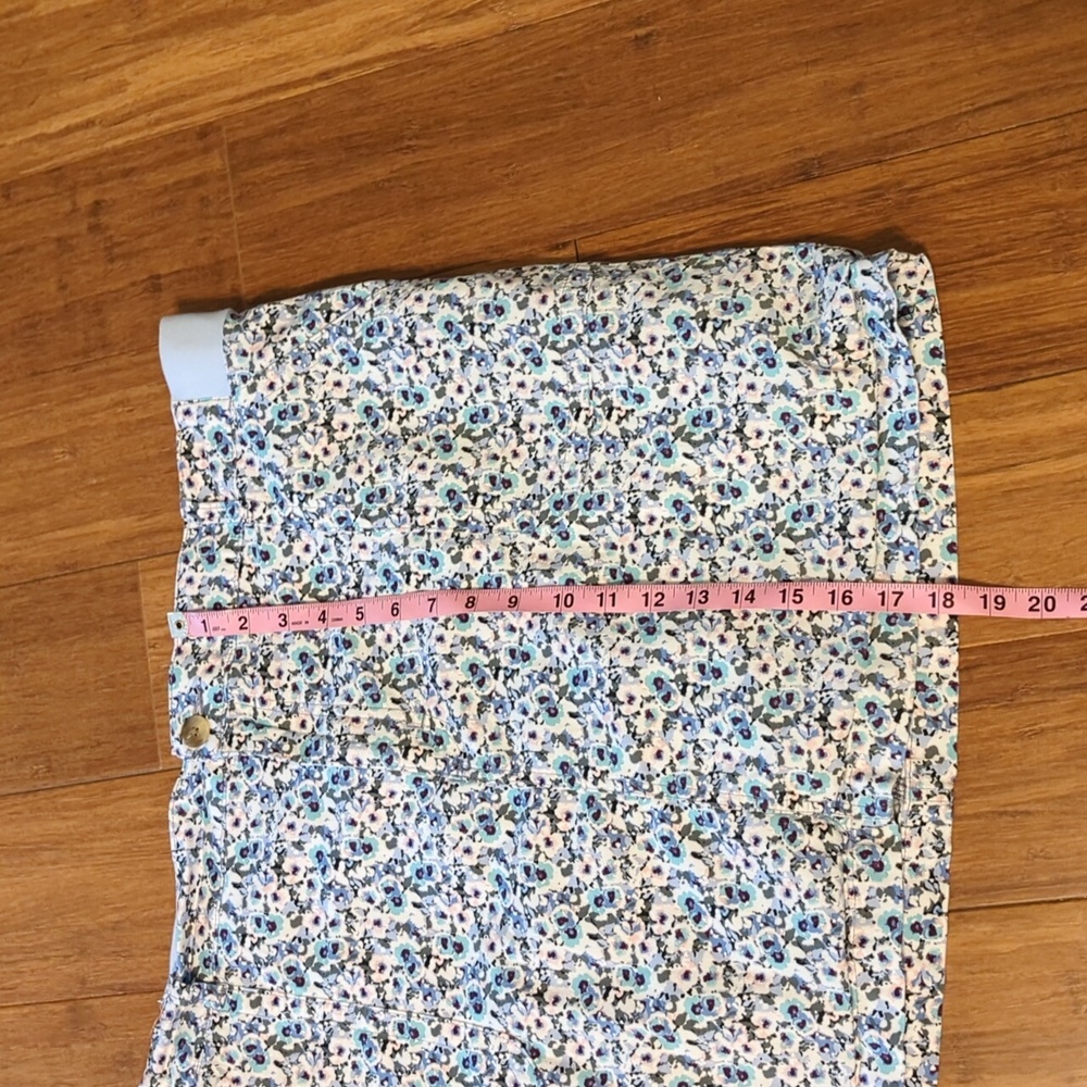 Lee Watercolor Floral Regular Fit Midrise Skort - Picture 4 of 8